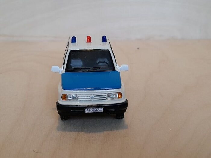 Suzuki Vitara Estonian Police 1/43 - Image 3