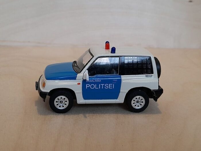 Suzuki Vitara Estonian Police 1/43 - Image 4