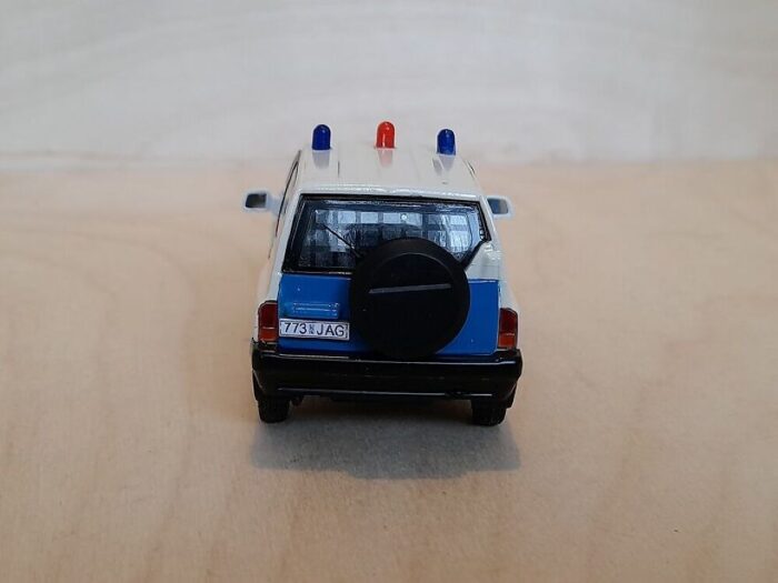 Suzuki Vitara Estonian Police 1/43 - Image 5