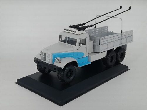 Kaubatroll KrAZ i baasil 1/43