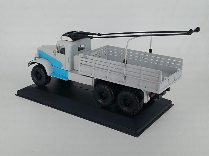 Kaubatroll KrAZ i baasil 1/43 - Image 2