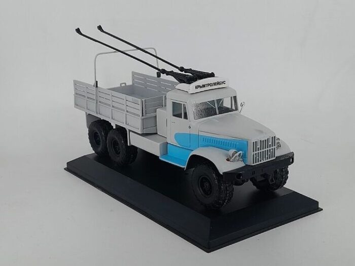 Kaubatroll KrAZ i baasil 1/43 - Image 4