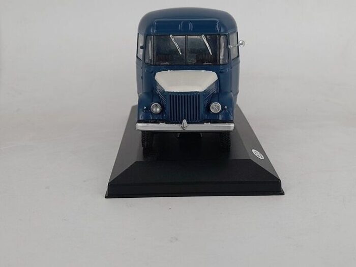 PAZ-651 Veoauto kastiga 1/43 - Image 3