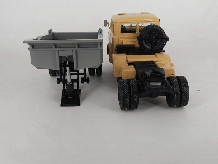 MAZ 520B , Haagis  1/43 - Image 4