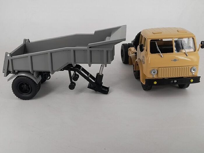 MAZ 520B , Haagis  1/43 - Image 5
