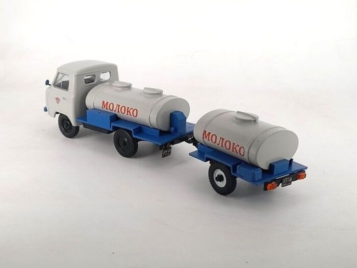 UAZ 450 Piima auto 1/43 - Image 2