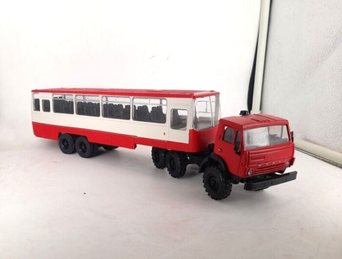 Kamaz + Ikarus  Ühistransport Kuubal  1/43 - Image 2