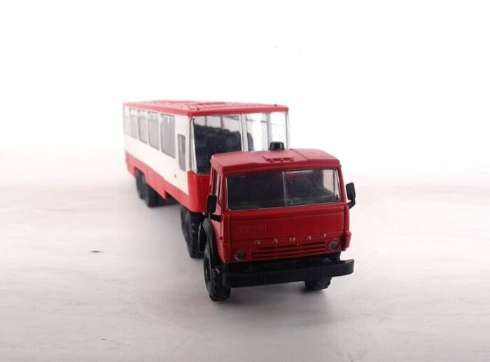 Kamaz + Ikarus  Ühistransport Kuubal  1/43 - Image 3