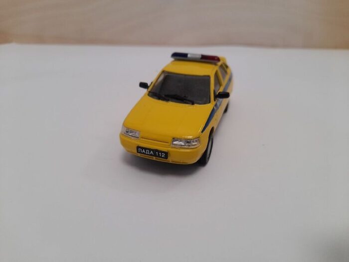 LADA 112 VAZ 2112 Miilits kollane 1/43 - Image 2