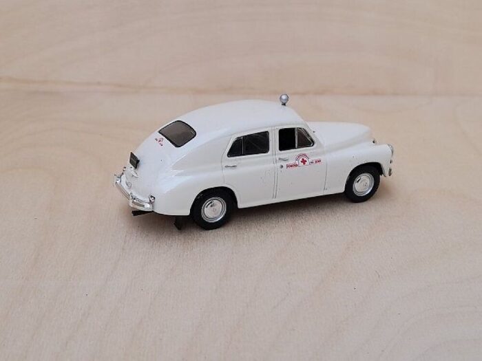 GAZ M 20 Pobeda Medical Aid 1/43 - Image 3