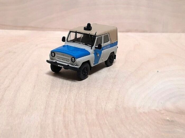 UAZ 469 92a Eesti Politsei  1/43 - Image 2