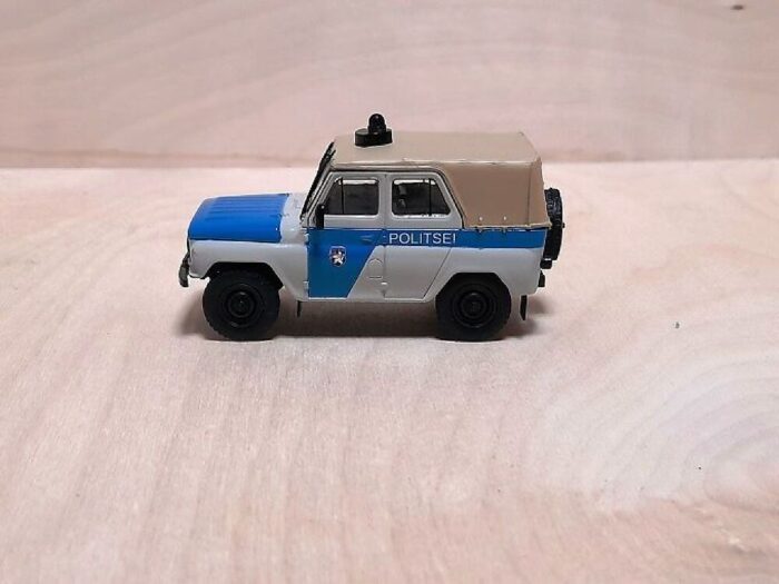 UAZ 469 92a Eesti Politsei  1/43 - Image 3