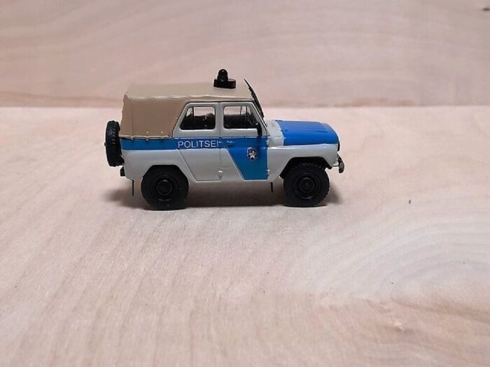UAZ 469 92a Eesti Politsei  1/43 - Image 5