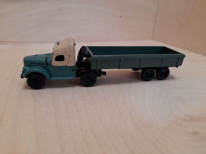 Veoauto. UAZ 456 1/43
