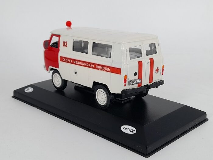 AMBULANCE UAZ 39625 1/43 - Image 2