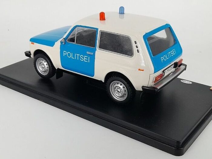 Niva VAZ 2121 Estonian Police 1/24 - Image 2