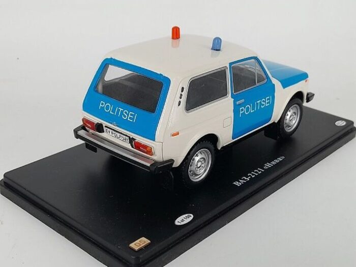Niva VAZ 2121 Estonian Police 1/24 - Image 3