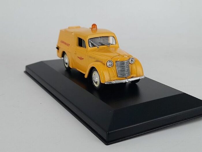 Moskvich-400 APA-7  1/43 - Image 4