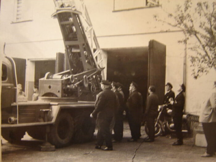 Former Tartu Fire Department ladder ZIL 157 1/43 - Image 5