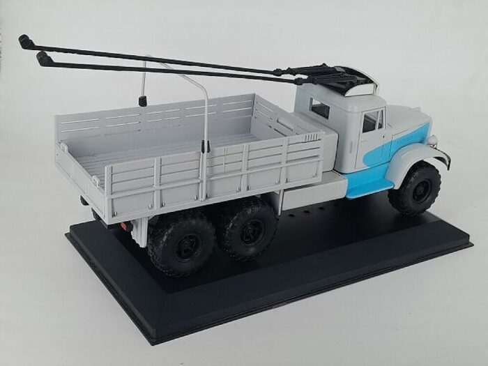 Грузовой троллейбус на базе КрАЗ 1/43 — изображение 3