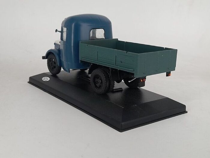 ПАЗ 651 Грузовой 1/43 — изображение 4