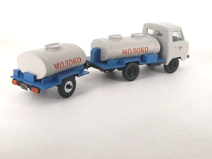 UAZ 450 Milk truck 1/43 - Image 4